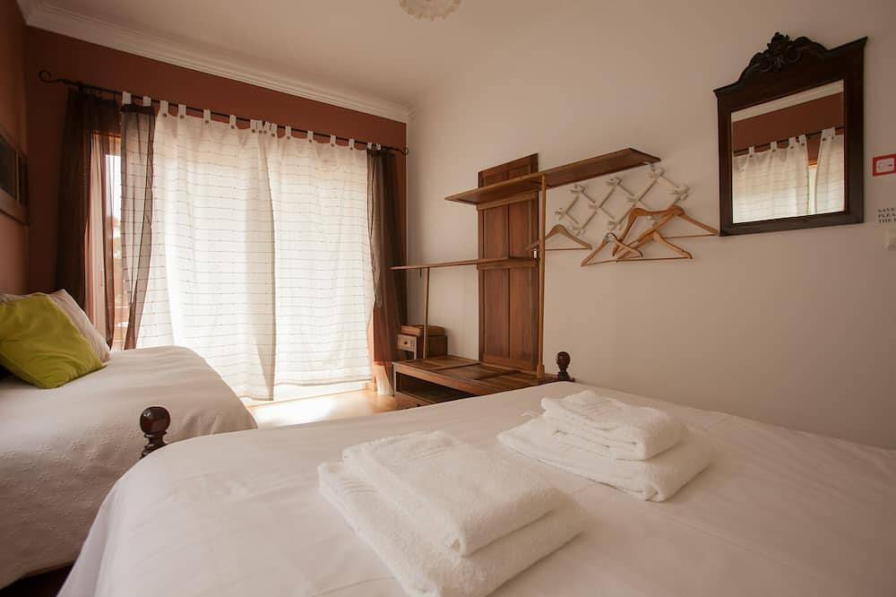 Chambre double dans belle villa proche du centre avec vue mer in Praia dos Pescadores (Ericeira), Ericeira