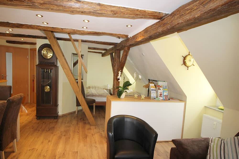 Ganze Wohnung, Obergeschoß Großer Garten Grillplatz Gartenmöbel Spielplatz in Sietow, Müritz