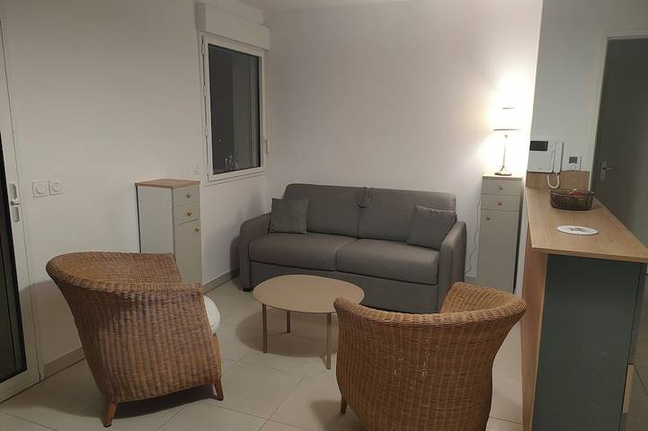 Ganze Wohnung, Große sonnige Terrasse mit Meerblick – Strand fußläufig – T2 Klimaanlage, Parkplatz in La Londe-les-Maures, Parc national Port-Cros