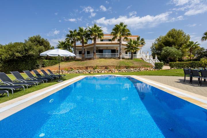 Casa de férias para 10 pessoas, com Vista para o mar e Varanda e ainda Jardim and Piscina em Pêra