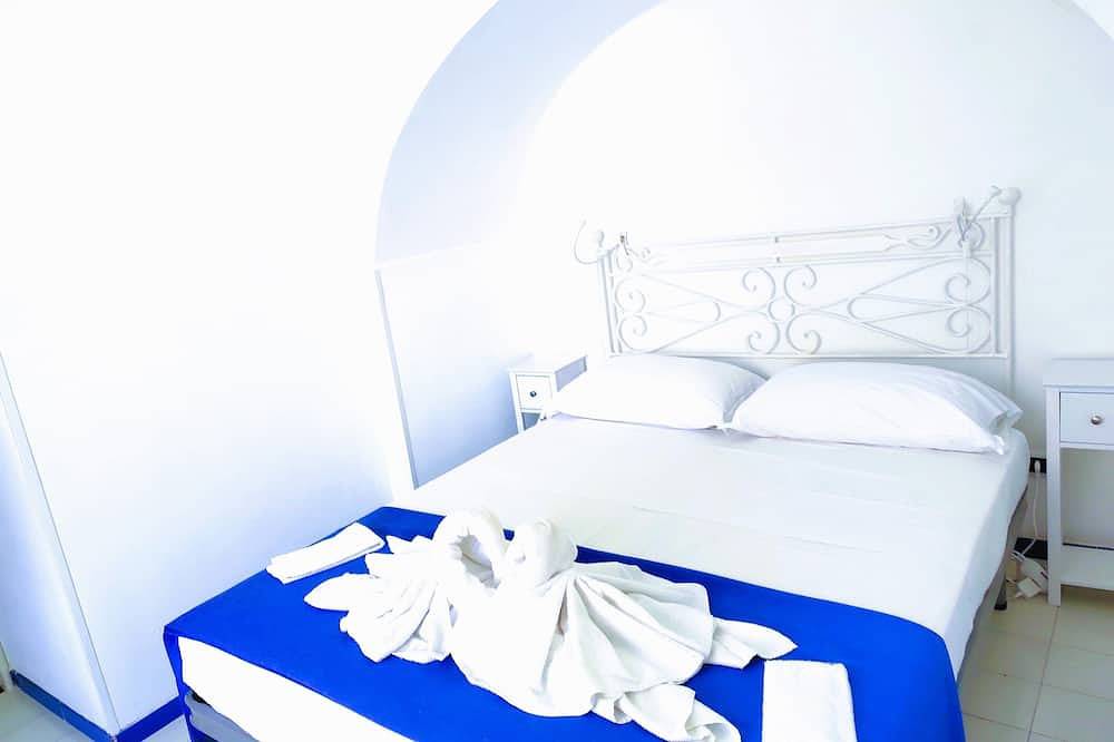 The small castle of the Moors Ii°, private access to sea, lift, parking in Ravello, Sorrento Coast
