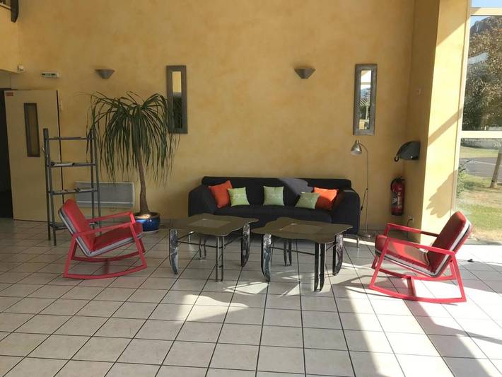 Hôtel pour 3 personnes, avec jardin et vue, animaux acceptés à Massiac - 2