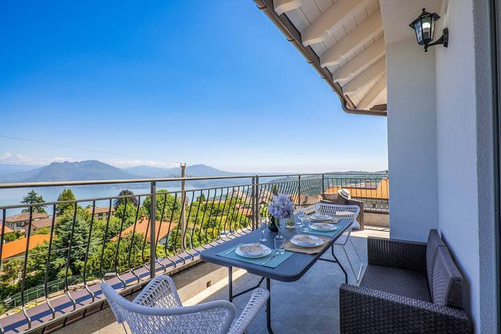 Ferienwohnung für 6 Personen, mit Balkon und Whirlpool sowie Garten und Seeblick in Comune di Stresa