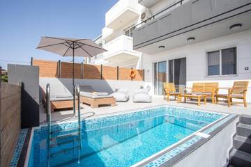 Ferienhaus für 8 Personen, mit Terrasse und Pool sowie Whirlpool in Rhodos Stadt