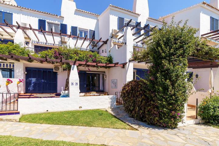Ganze Wohnung, Charmante Ferienwohnung mit Meerblick und Wlan in Urbanizacion Calahonda, Mijas