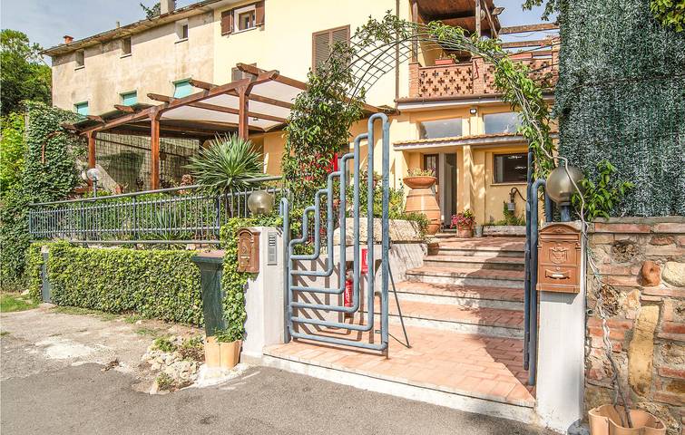 Amplio APT con Parking y A / C cerca de la ciudad y el río in Chianciano Terme, Provincia de Siena