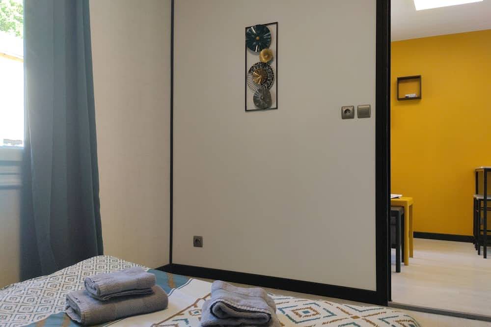 Apartamento entero, Renovated \"La dépendance\" a stone's throw from Meyrueis ideal setting for up to 7 people in Meyrueis, Cevenas