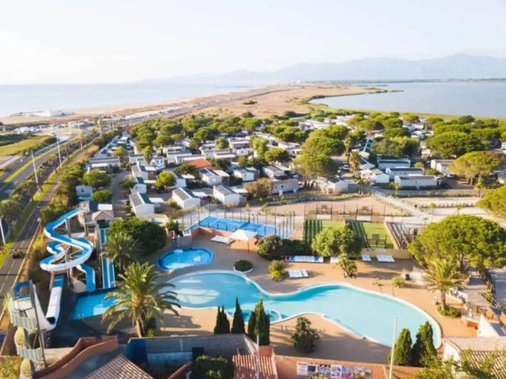 Location de vacances pour 8 personnes, avec vue sur le lac ainsi que terrasse et piscine à Canet-en-Roussillon