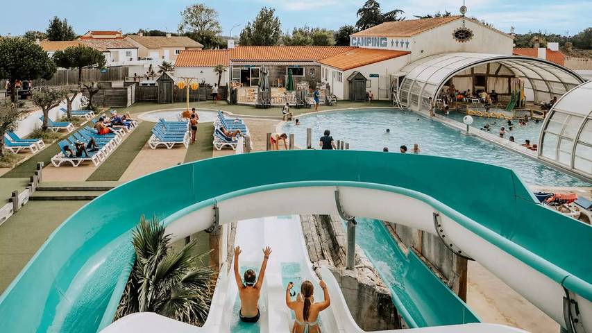 Camping pour 8 personnes, avec piscine et terrasse à Givrand