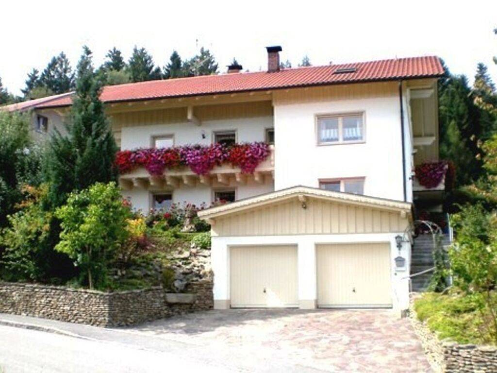 Apartment in Waldn für 7 mit Aussicht Von Belvilla in Prackenbach, Ostbayern