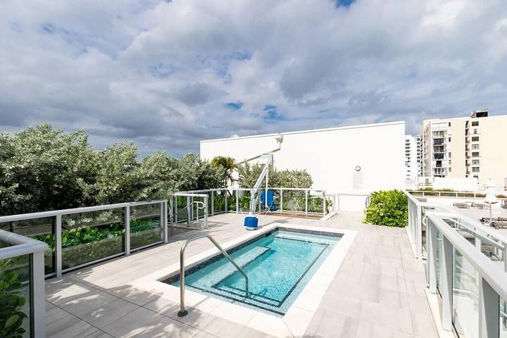 Vacation rental for 2 people, with balcony and pool, with pets in Hollywood Beach (FL)
