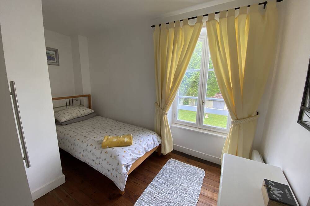 Cosy cottage overlooking garden and woodland, within 10 mins walk of town centre in Ruffec, Charente