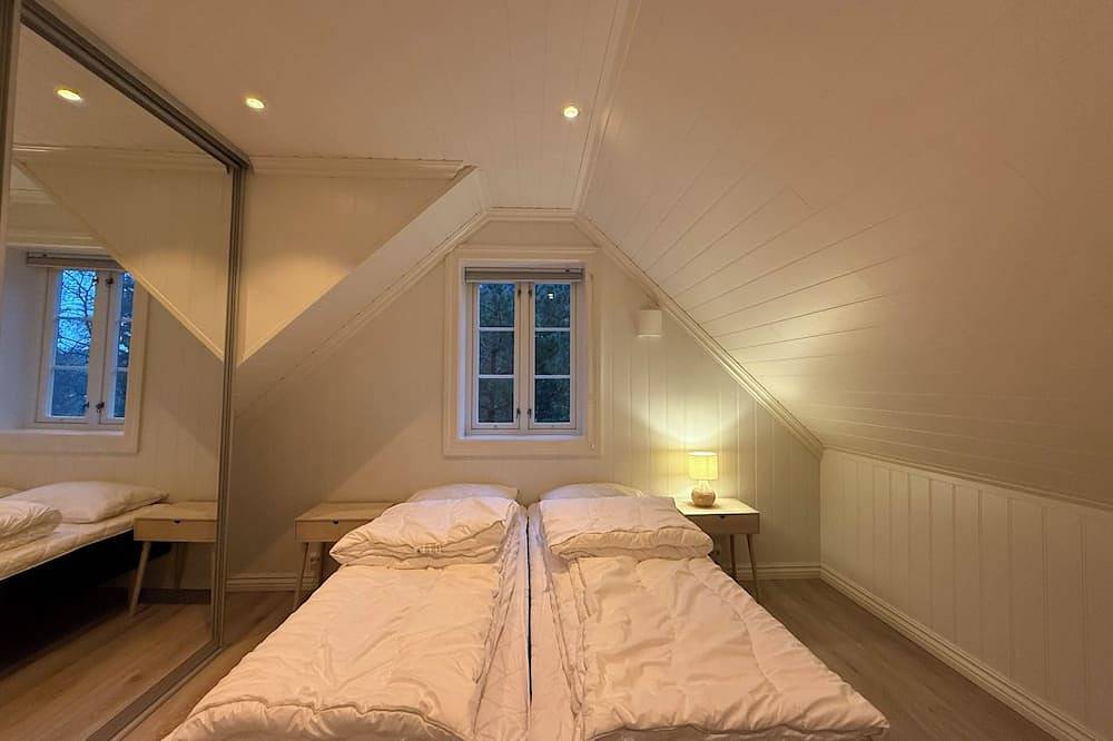 Cozy, family-friendly house - 15 minutes' drive from Leirvik – hot tub in Stord