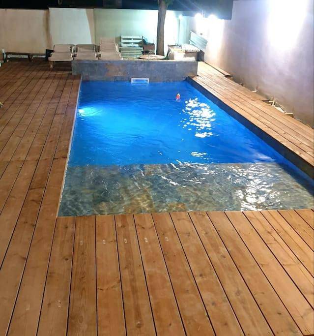 Appartement de vacances pour 8 personnes, avec jardin ainsi que piscine et terrasse