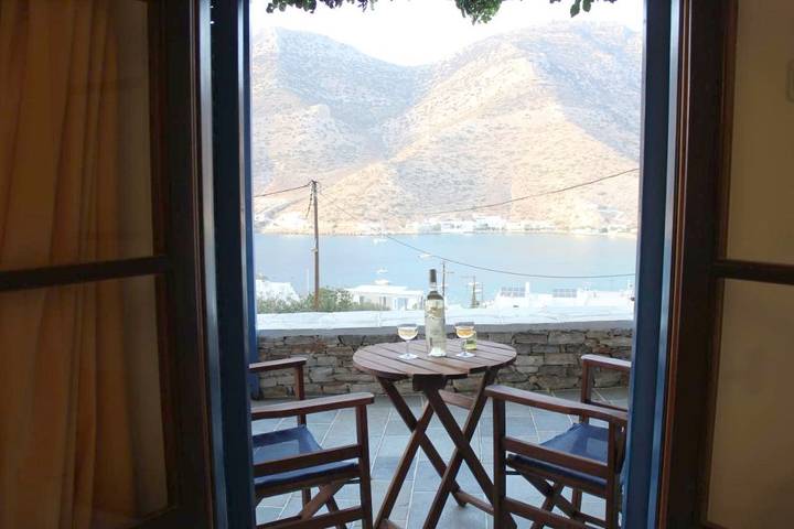 Location de vacances pour 2 personnes, avec jardin ainsi que balcon et vue dans Kamarès