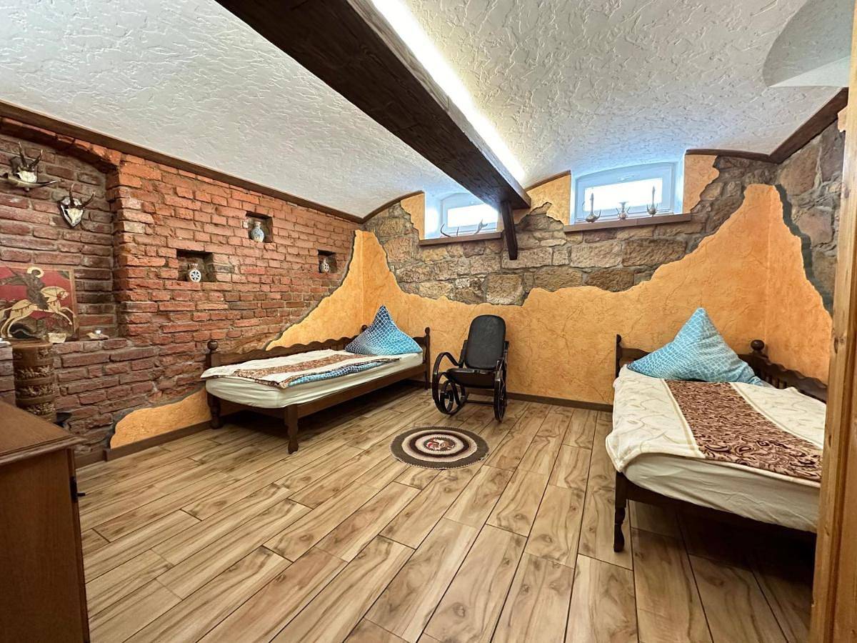 Ganze Wohnung, Souterrain mit rustikalem Charme nur für Euch! in Rabenau, Osterzgebirge