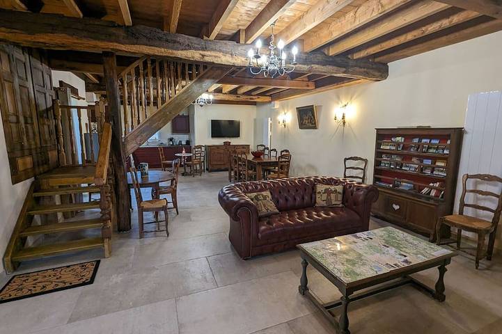 Gîte pour 11 personnes, avec jardin, animaux acceptés