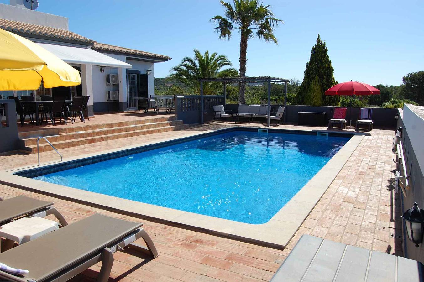 Villa mit Pool, Garten und Kamin  in Faro, Faro Distrikt