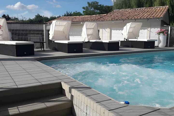 Location de vacances pour 2 personnes, avec jardin et piscine à Saint-Paul-les-Fonts