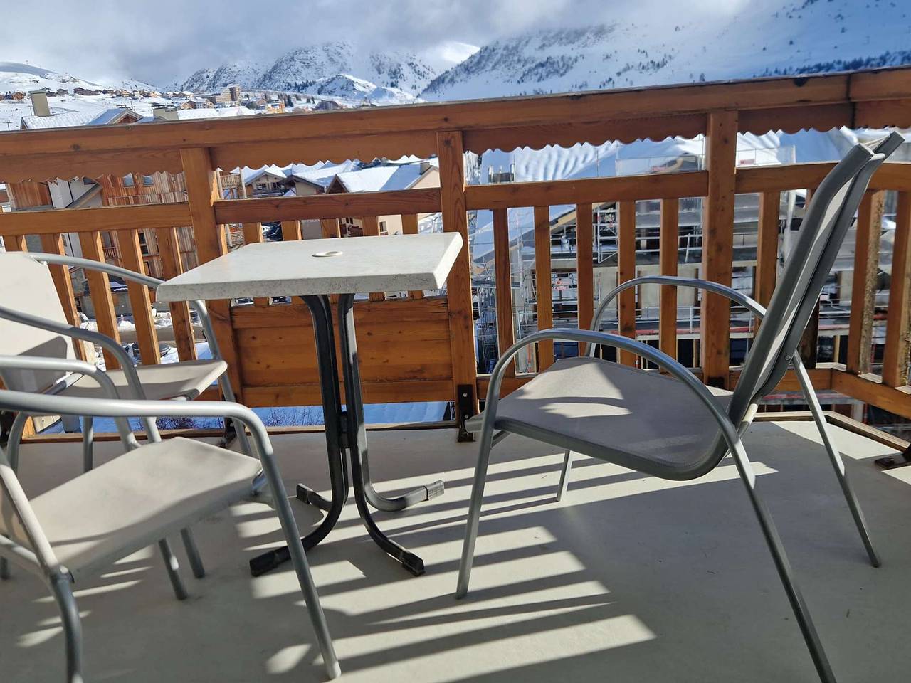 Entire apartment, Cozy studio for 4 in L'Alpe d'Huez, near slopes, pets welcome in Huez, Écrins National Park