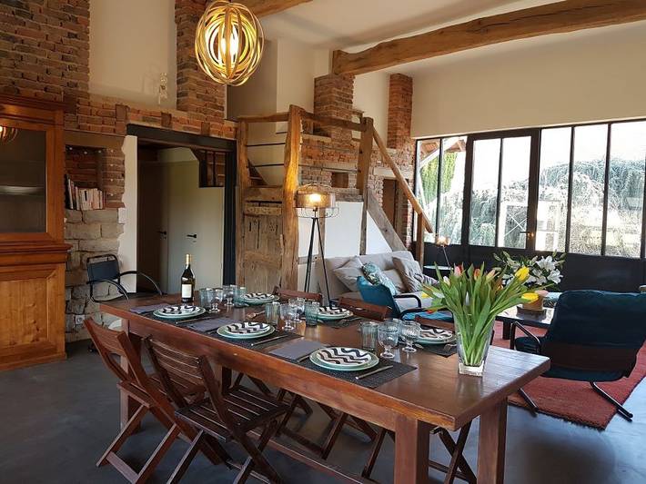 Gîte pour 8 personnes, avec jardin ainsi que terrasse et piscine dans le Jura - 2