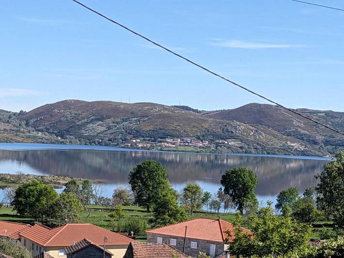 Location de vacances pour 10 personnes, avec vue sur le lac ainsi que vue et jardin dans Penedones - 2
