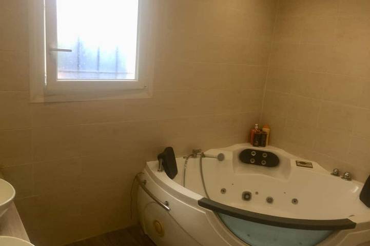 Location de vacances pour 5 personnes, avec jardin et jacuzzi, animaux acceptés à Saint-Laurent-des-Arbres - 4