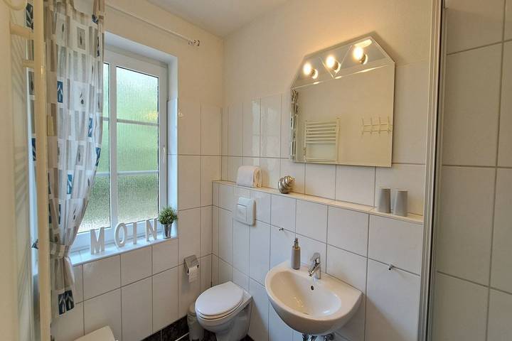 Ganze Wohnung, Ferienwohnung Strandläufer - Erdgeschoss, Terrasse und Garten, Hafennähe in Dagebüll, Nordfriesland