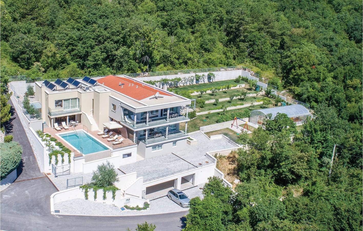 Ganze Ferienwohnung, Apartment am Meer mit Pool, WLAN und Parkplatz – 1,5 km bis zur Küste in Plomin, Ostküste Istrien