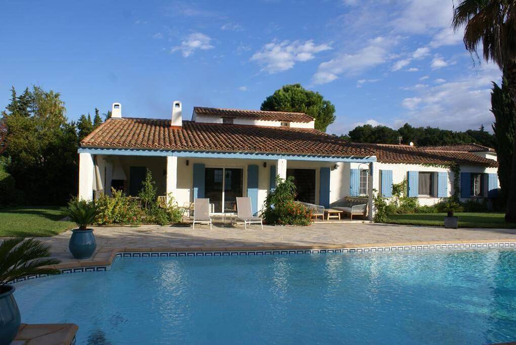 Villa Les Folies - magnifique jardin avec piscine in Le Beausset, Côte méditerranéenne (France)