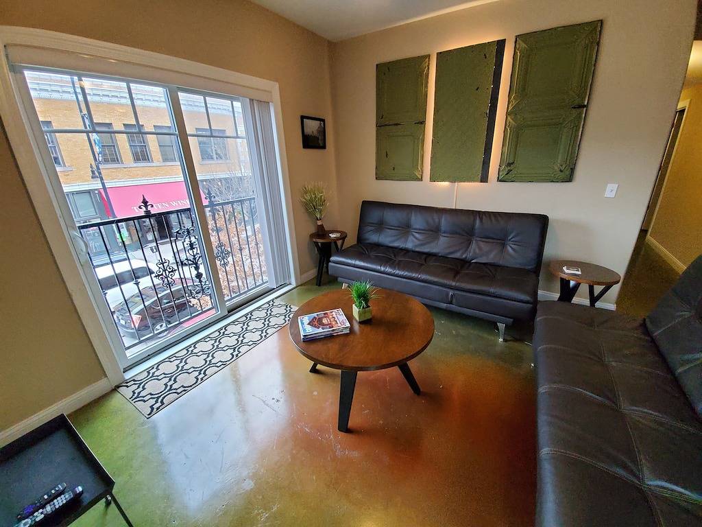 Ganze Wohnung, 9th St. Beals Loft in der Innenstadt von Columbia in Columbia (MO), Missouri