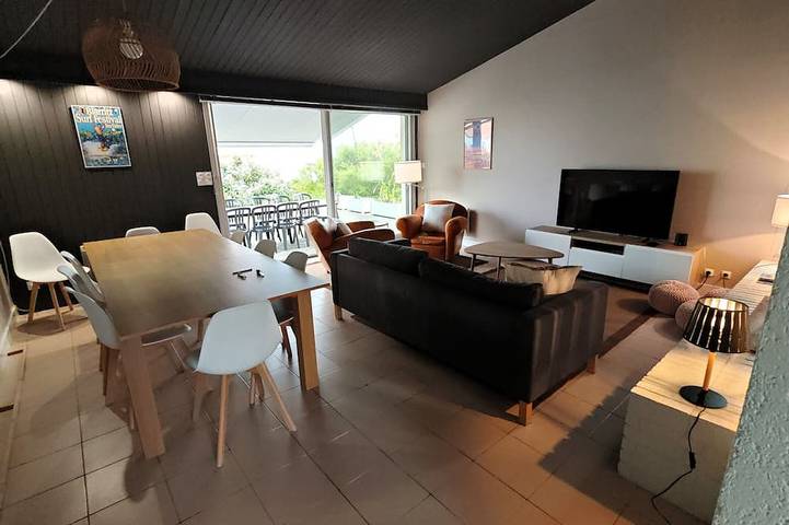 Location de vacances pour 10 personnes, avec terrasse et jardin dans Plage de Tanchet