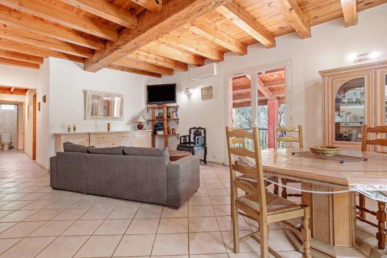 Gîte baba en un viñedo in Carnoules, Region de Toulon