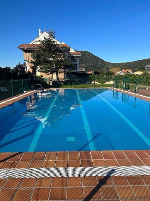 Apartamento para 4 personas, con Balcón y Terraza además de Jardín y Piscina en Santoña