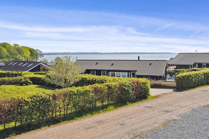 Ferienhaus mit Meerblick für 10 Personen, mit Sauna und Whirlpool sowie Terrasse in Kelstrup Strand - 2