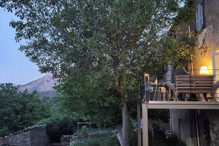 Location de vacances pour 4 personnes, avec Terrasse et Jardin à Pioggiola