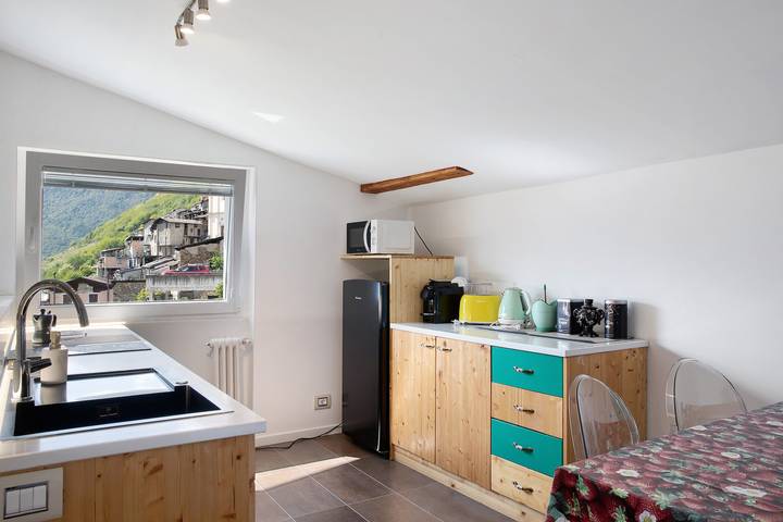 Entire apartment, Apartment 'Leuscc' with Mountain View, Wi-Fi and Air Conditioning in Montagna in Valtellina (Village), Montagna in Valtellina