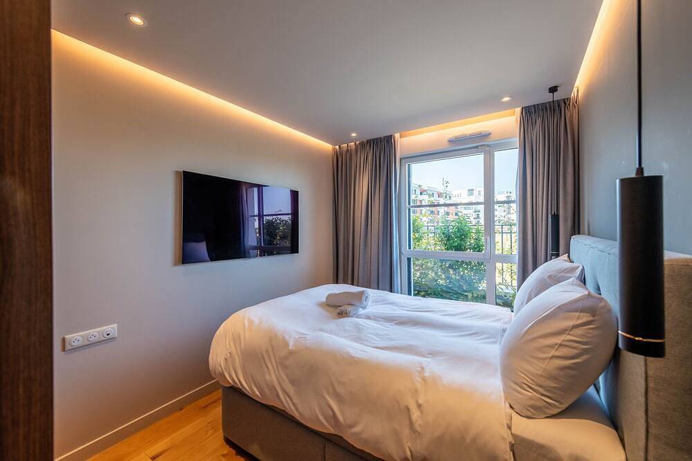 Apartamento entero, Prestige by Plaza-Apartamento-Baño en la habitacion in Chessy, Sena y Marne