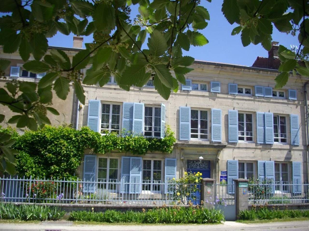 Habitaciones amplias con baño, salón con chimenea, jardín relajante - Lorena in Watronville, Verdún