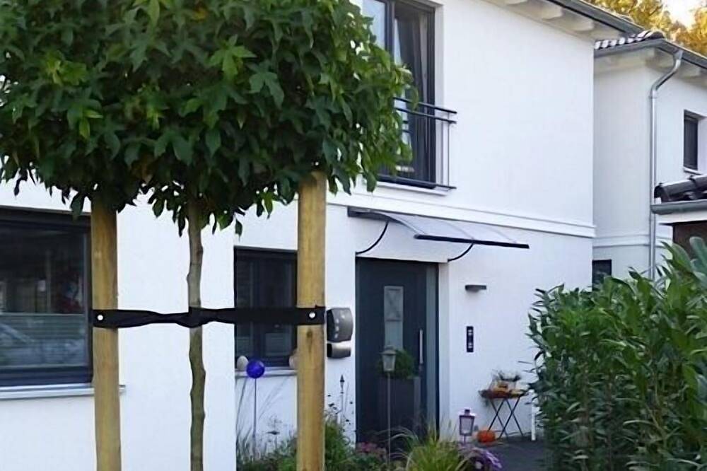 Ganze Wohnung, 2-Zi.Fewo im Hamburger Randgebiet- Wallbox - Topausstattung in Pinneberg, Schleswig-Holstein Binnenland