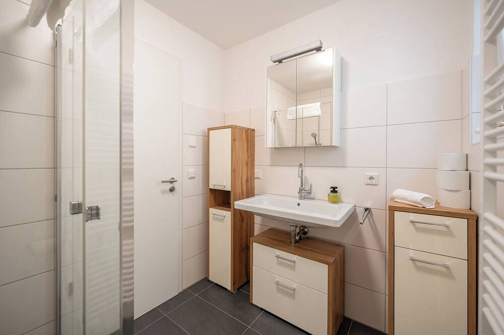 Ganze Wohnung, 2 Zimmer | frei parken | Balkon | nähe Uniklinik in Gießen, Lahntal