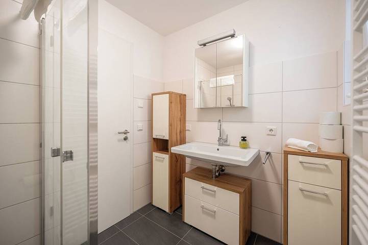 Ganze Wohnung, 2 Zimmer | frei parken | Balkon | nähe Uniklinik in Gießen, Landkreis Gießen