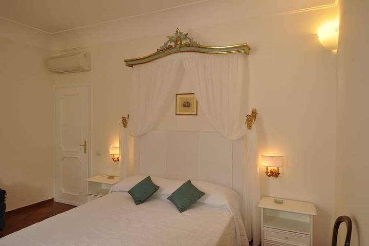 Appartement entier, Appartement en bord de mer avec une grande terrasse in Minori, Sorrento Coast