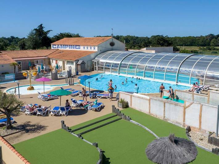 Camping pour 4 personnes, avec Bassin pour enfant et Piscine à Givrand