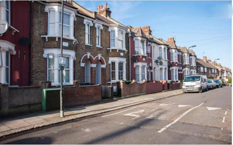 Rooms To Let In London in Borough londonien de Haringey, Londres