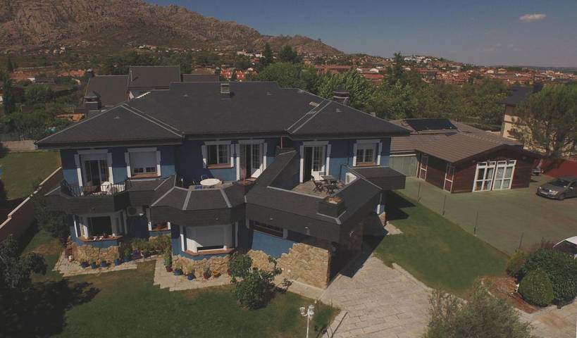 Hotel para 2 personas, con vistas además de jardín y piscina en Provincia de Madrid - 2