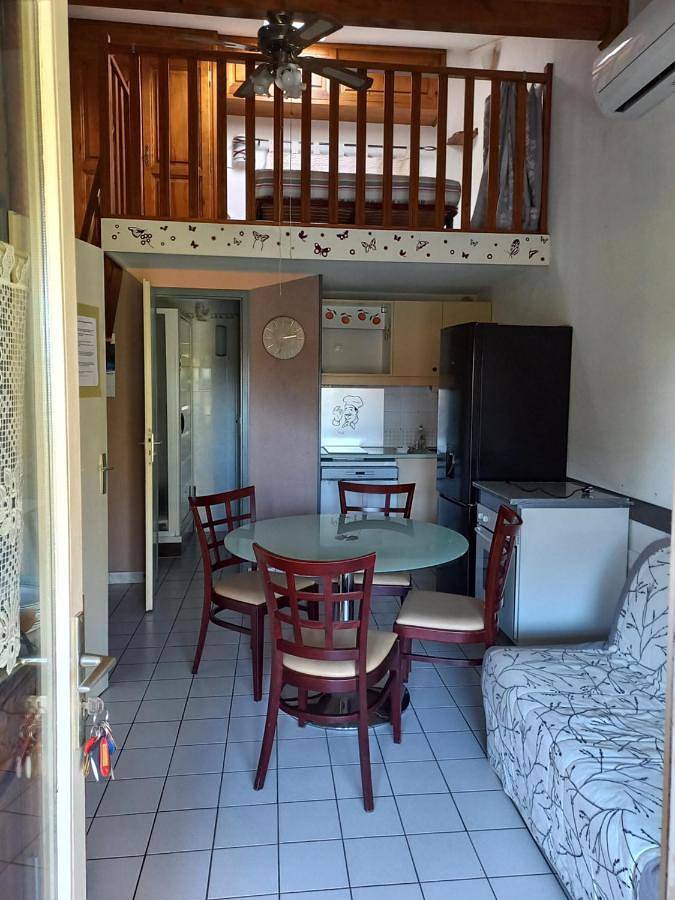 Location de vacances pour 6 personnes, avec terrasse et piscine à Loupian - 2