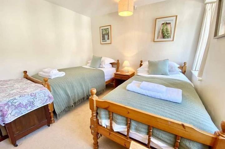 The Cottage, Padstow, tiered patio sun trap in Padstow, Cornouailles