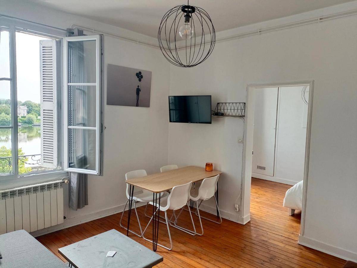 Appartement entier, One-Bedroom Apartment in Saumur, Vallée de la Loire