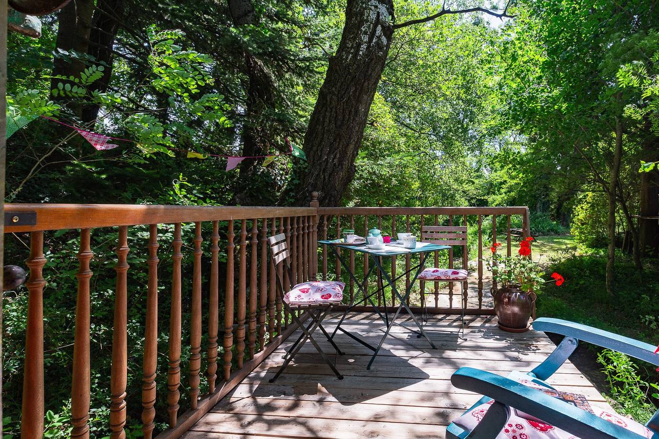 Appartement entier, Roulotte Tzigane au bord du ruisseau - drôme provençale (2p) in Marsanne, Région de nyons